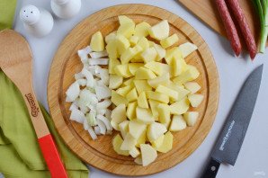 Жареная картошка с охотничьими колбасками